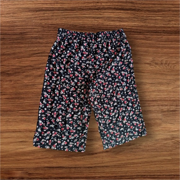 Torrid Black and Floral Cropped Pant size 3 plus size pockets floral - Picture 3 of 16